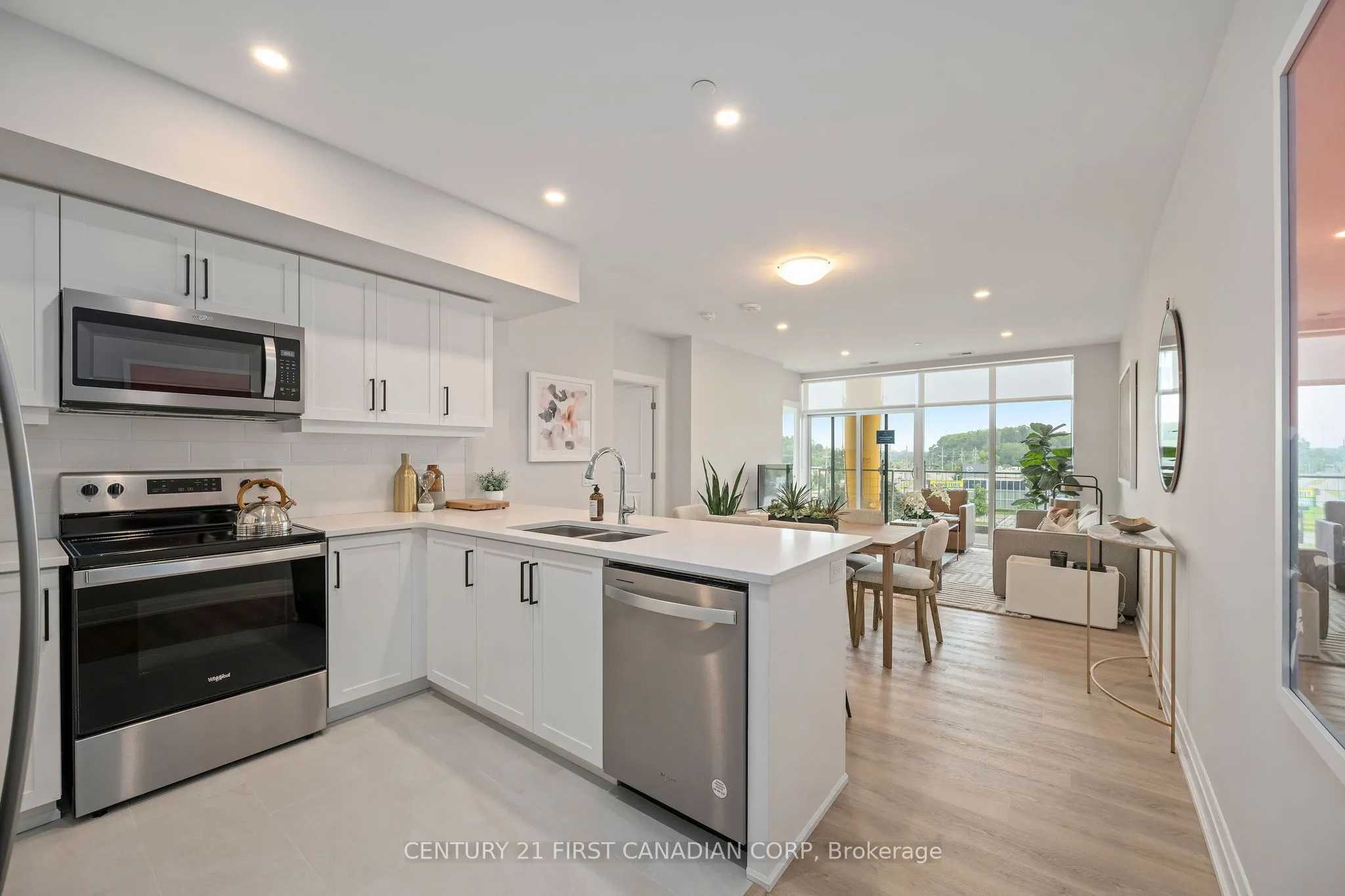 4286 King Street, #703
