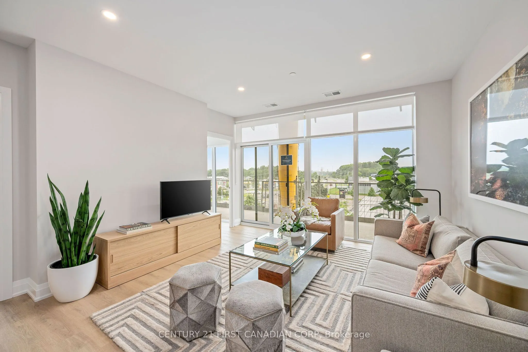 4286 King Street, #703