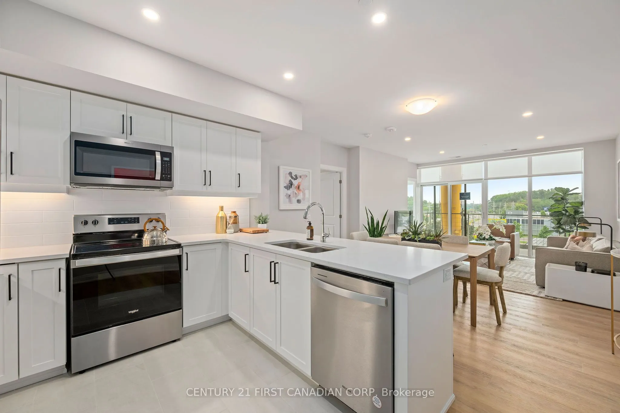 4286 King Street, #703