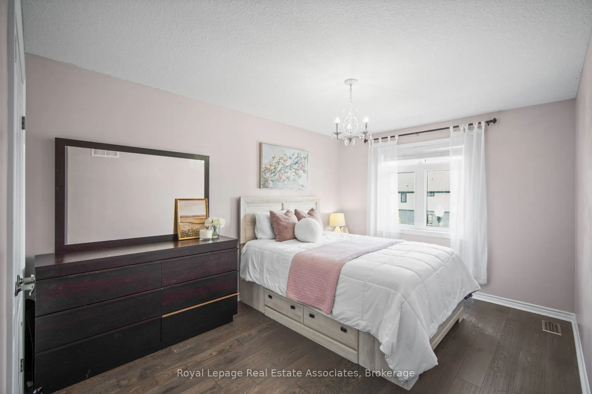 439 Moorlands Crescent