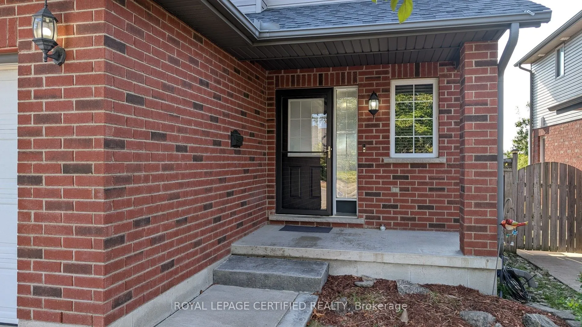 628 Hummingbird Crescent