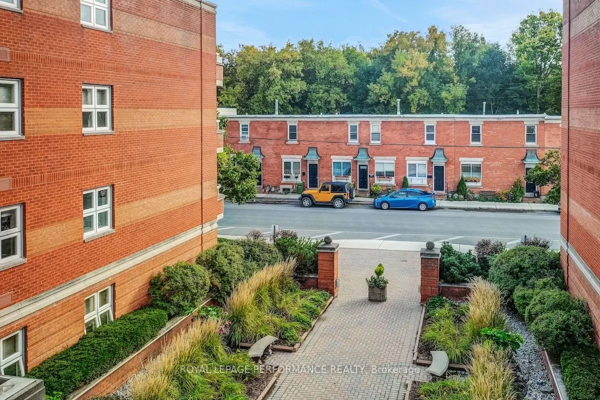 310 Crichton Street, #304