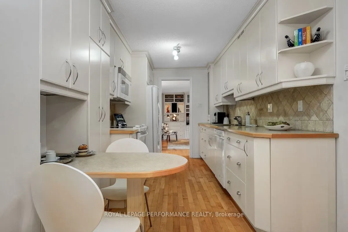 310 Crichton Street, #304