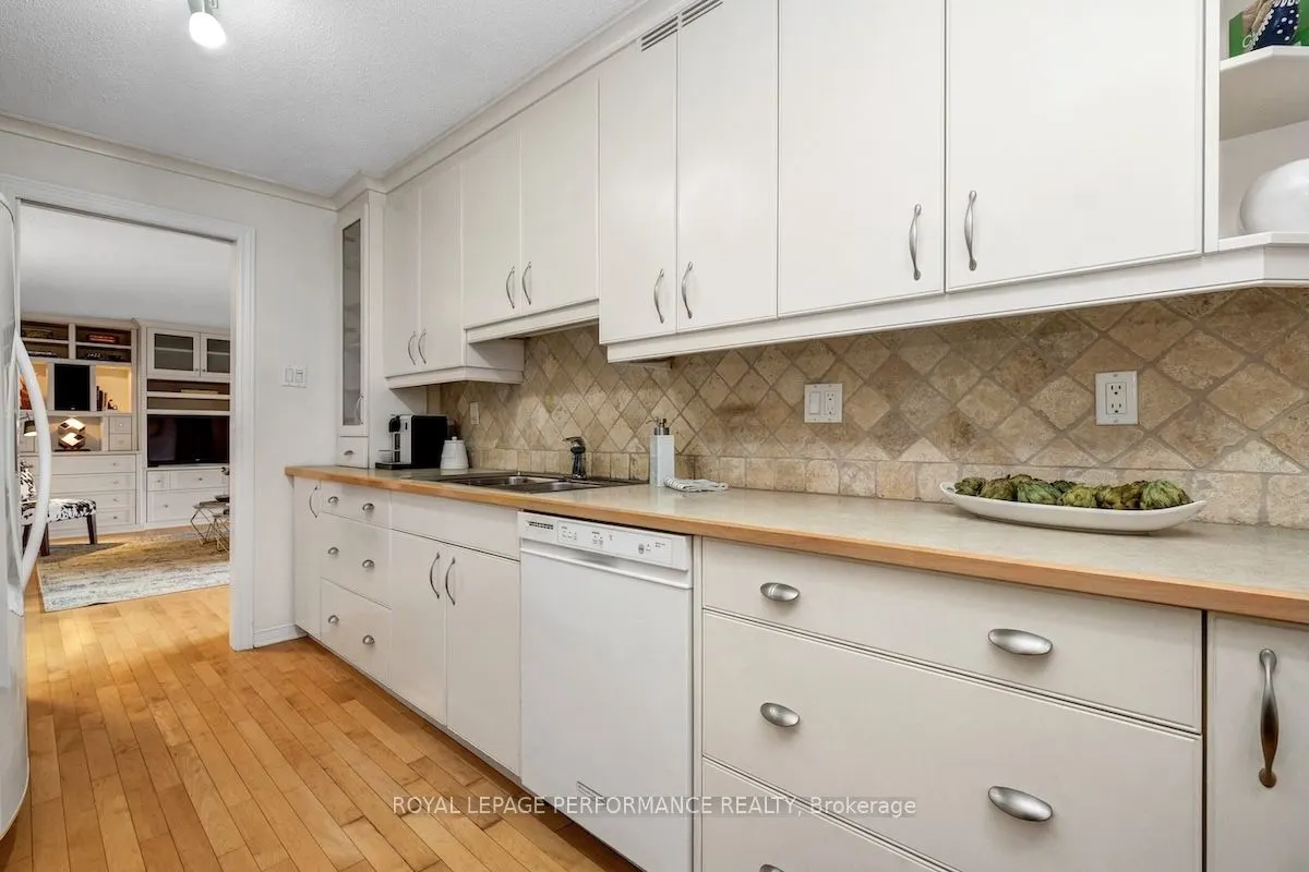 310 Crichton Street, #304