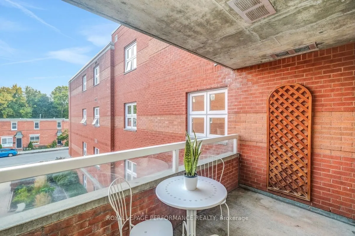 310 Crichton Street, #304