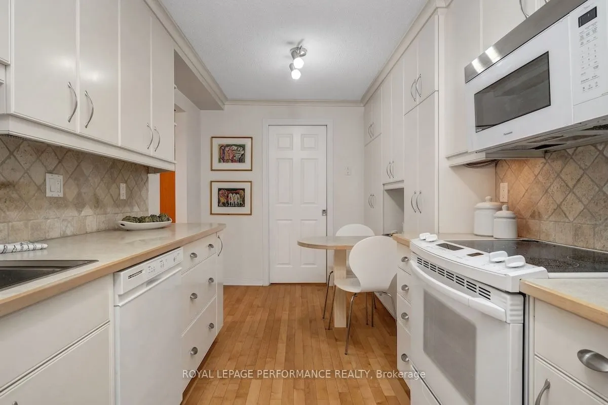 310 Crichton Street, #304