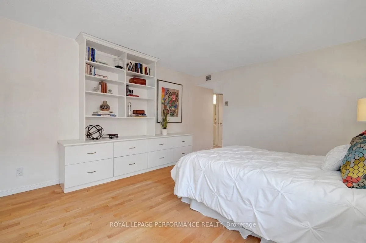 310 Crichton Street, #304