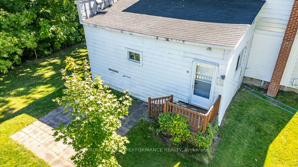 7 Spruce Street S