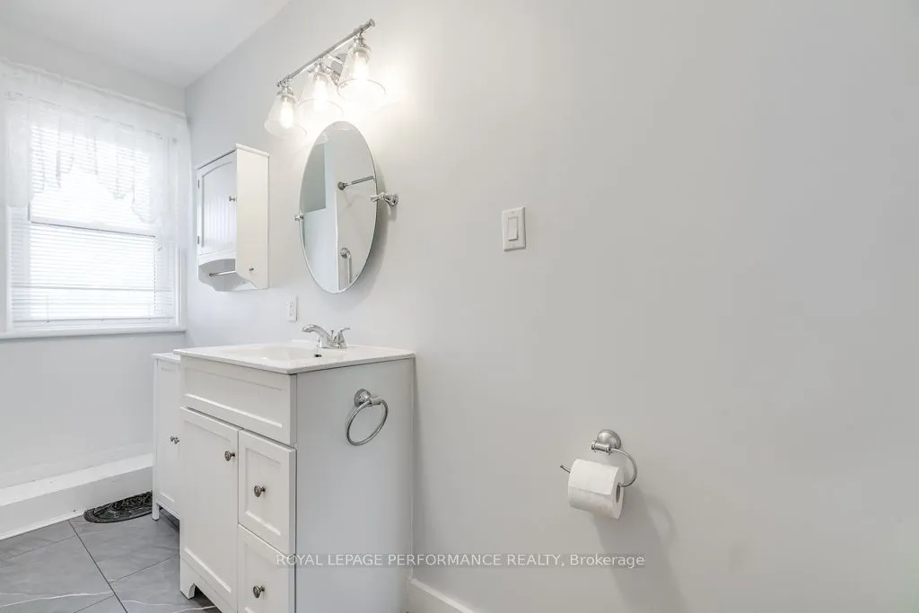 7 Spruce Street S