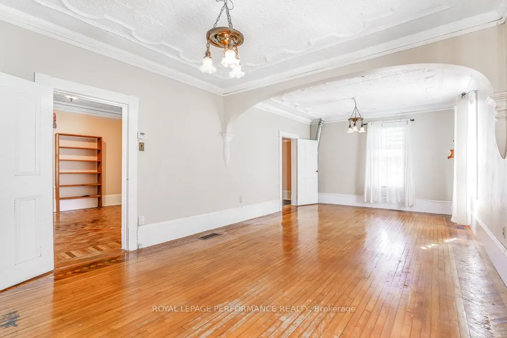 7 Spruce Street S