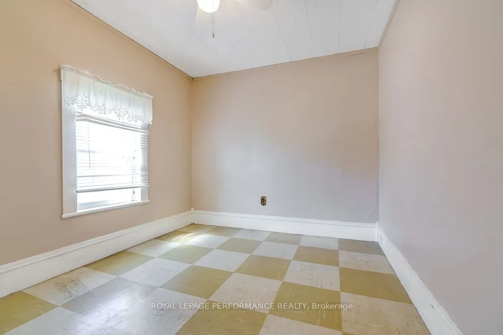 7 Spruce Street S