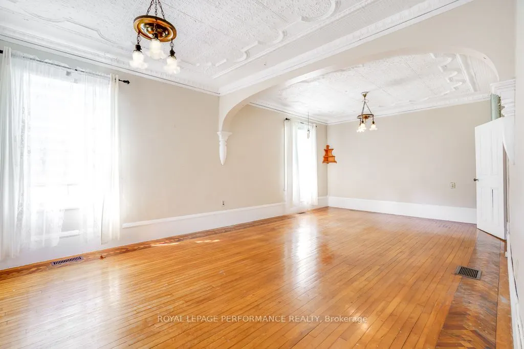 7 Spruce Street S