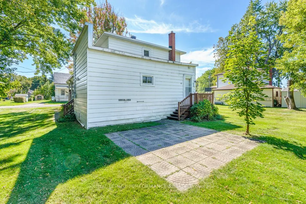 7 Spruce Street S
