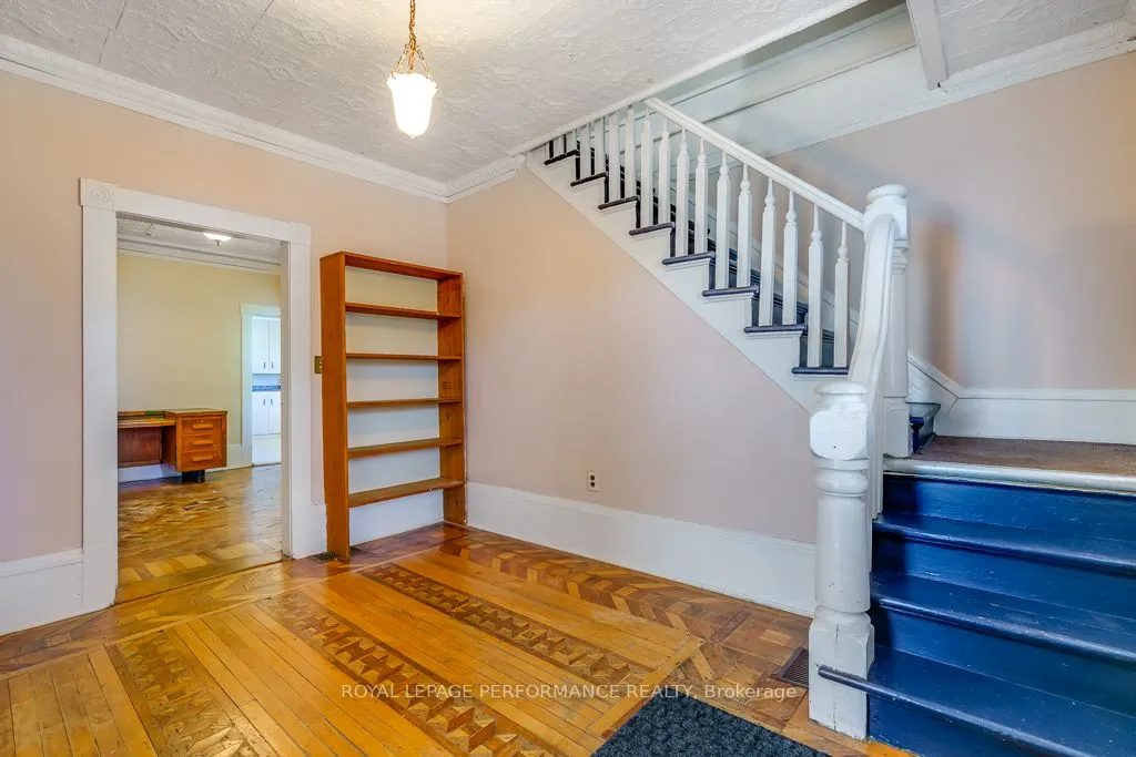 7 Spruce Street S