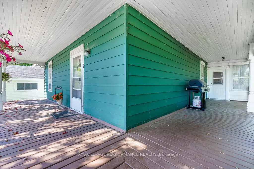 7 Spruce Street S