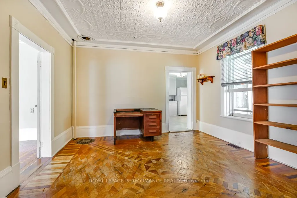 7 Spruce Street S