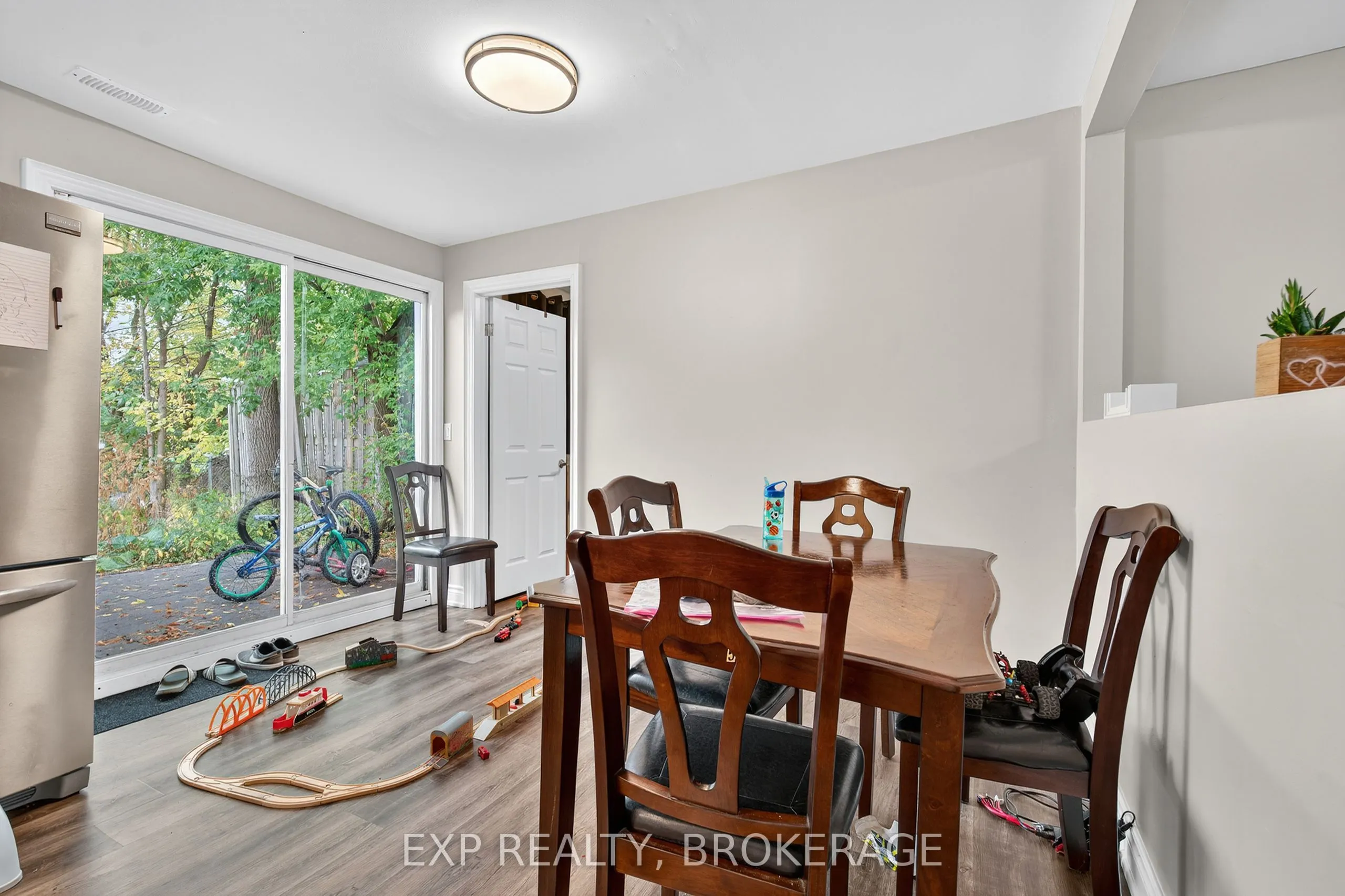 225-227 VICTORIA Avenue