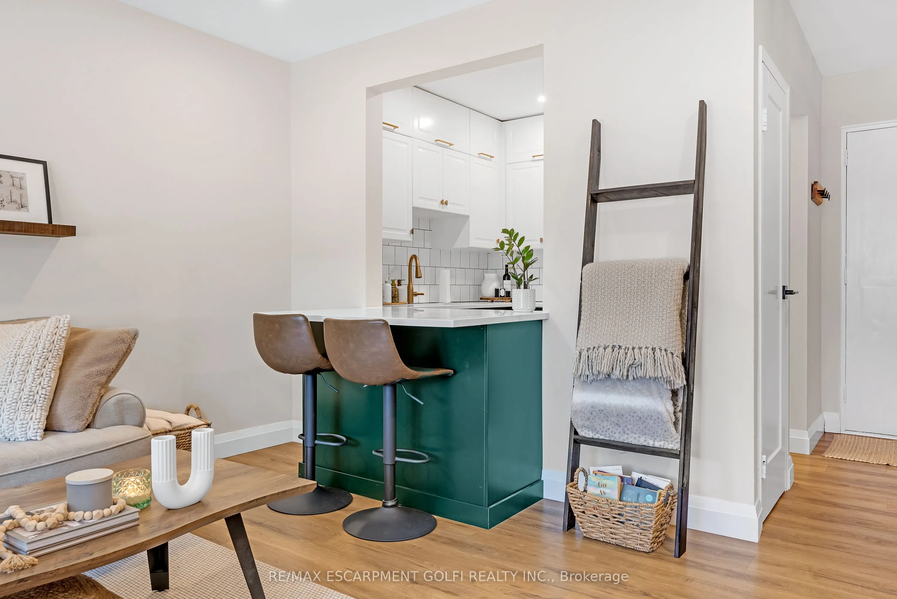 37 Mericourt Road, #208