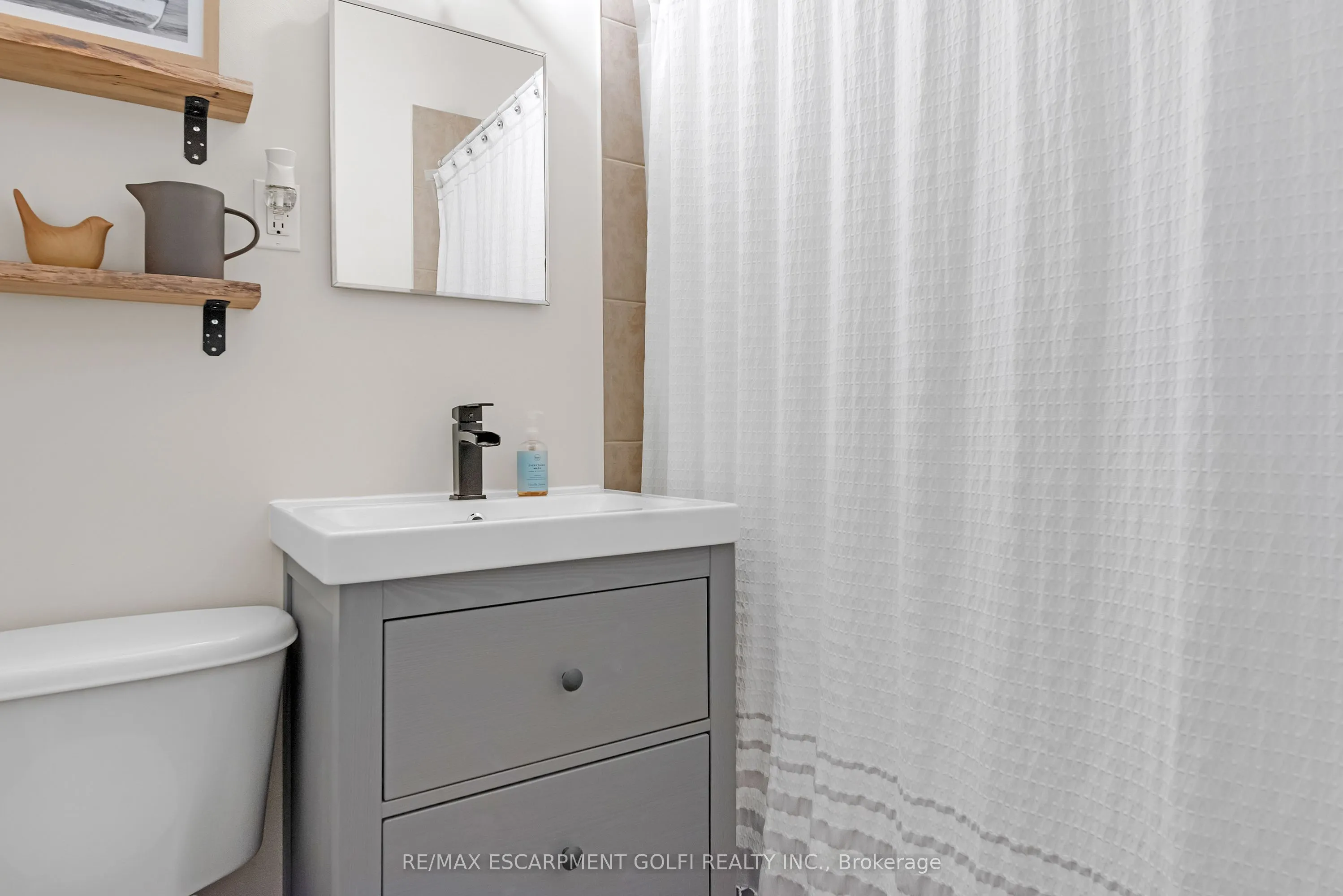 37 Mericourt Road, #208