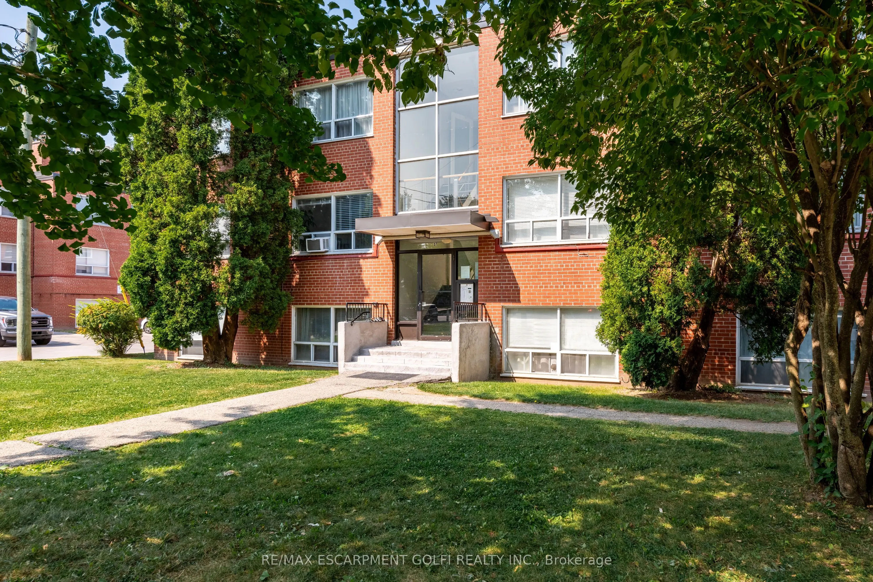 37 Mericourt Road, #208