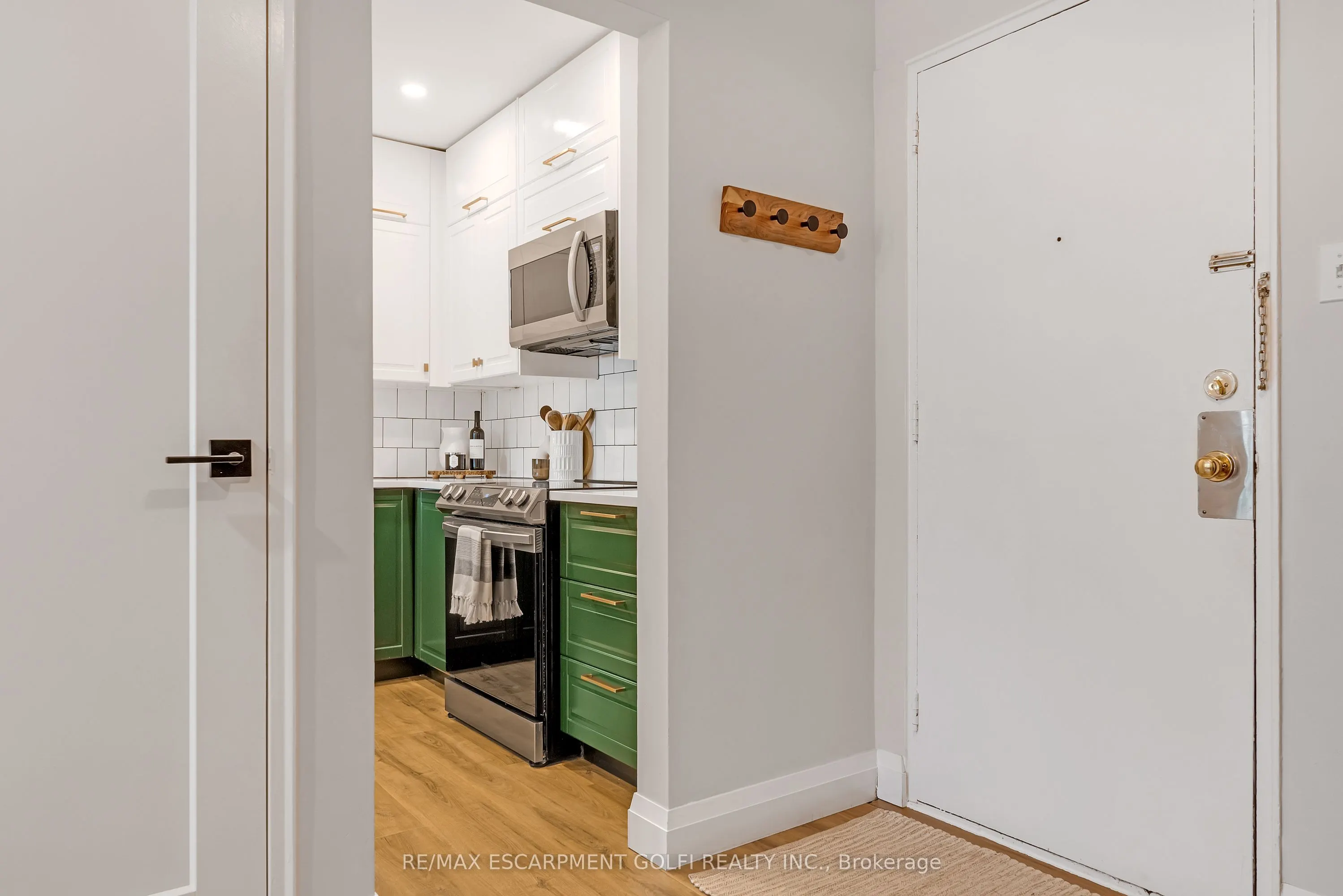 37 Mericourt Road, #208