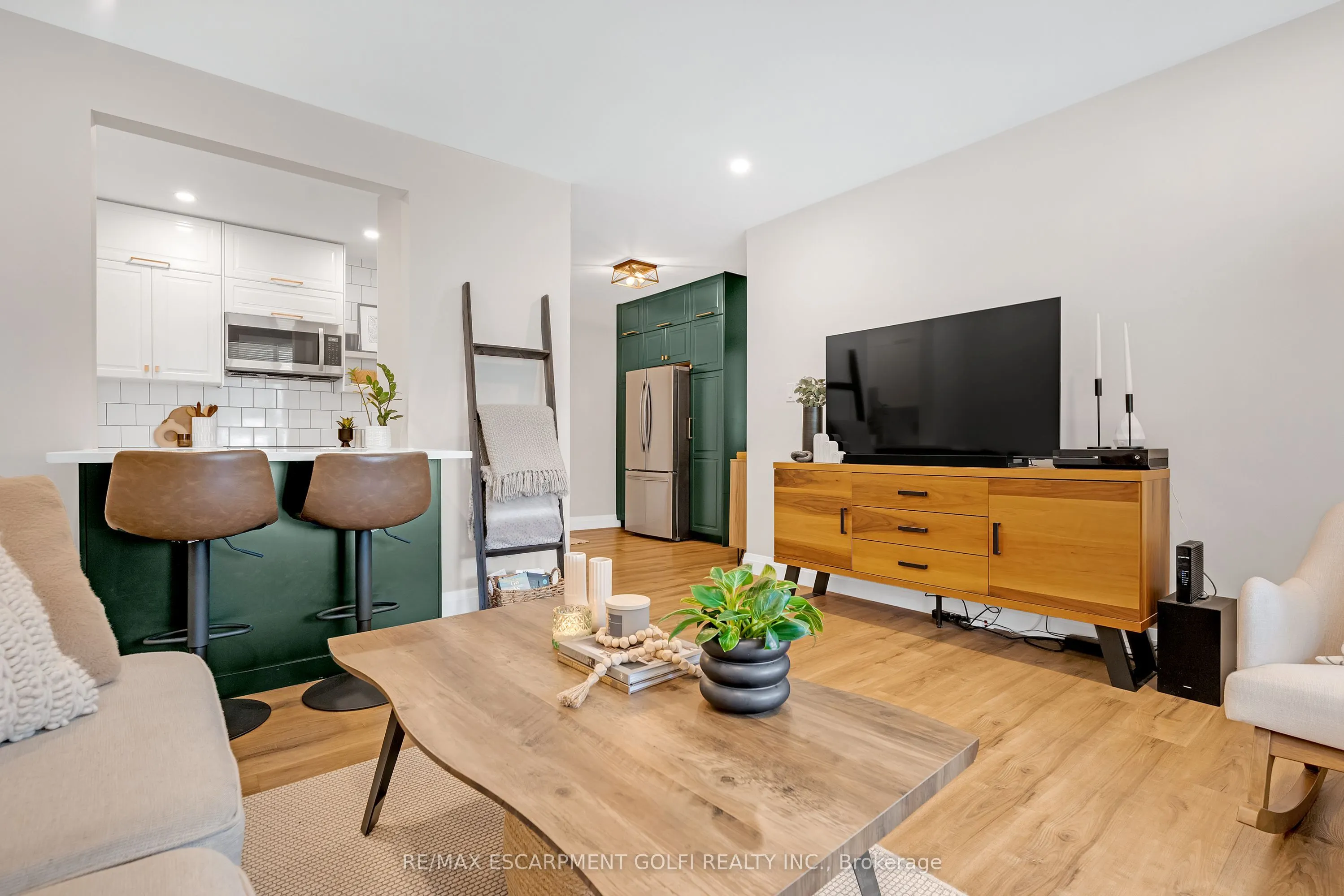 37 Mericourt Road, #208
