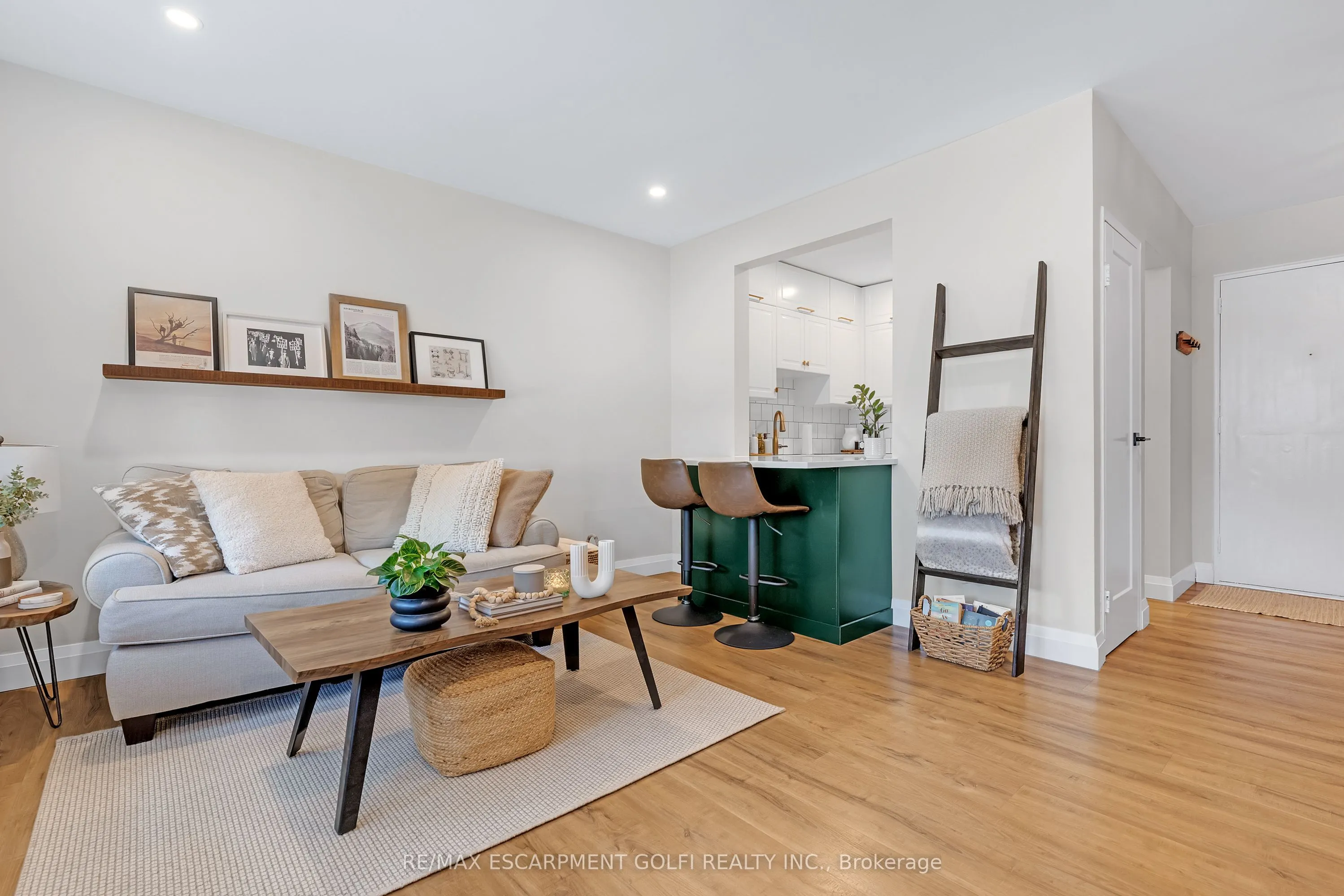 37 Mericourt Road, #208