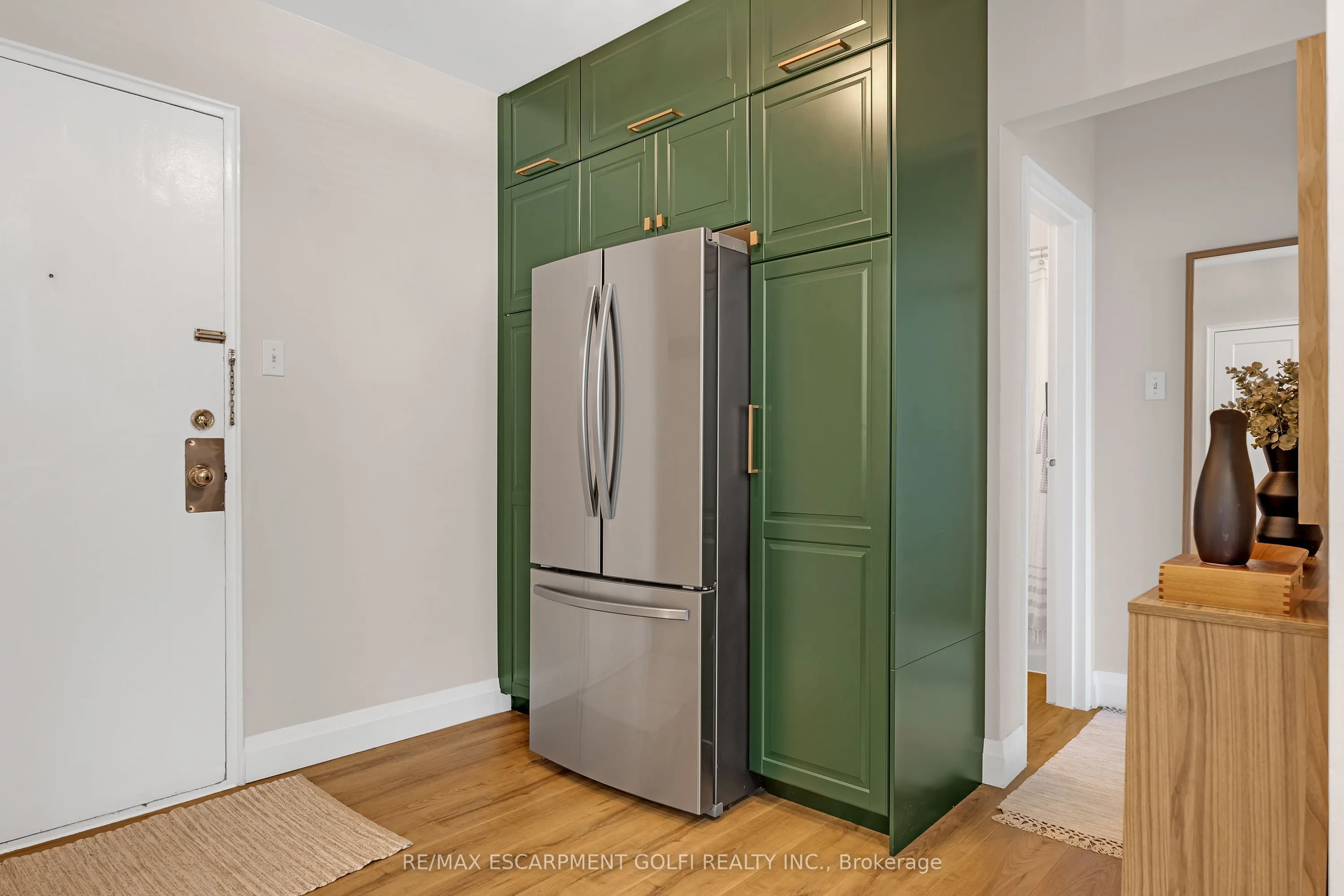37 Mericourt Road, #208