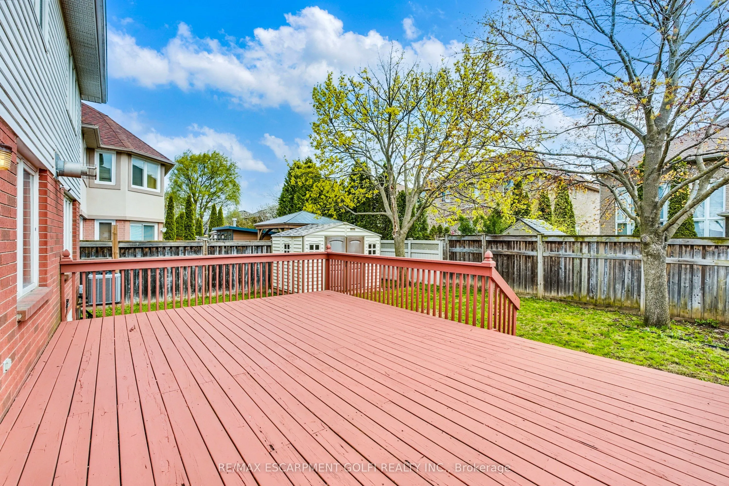113 Meadowlands Boulevard