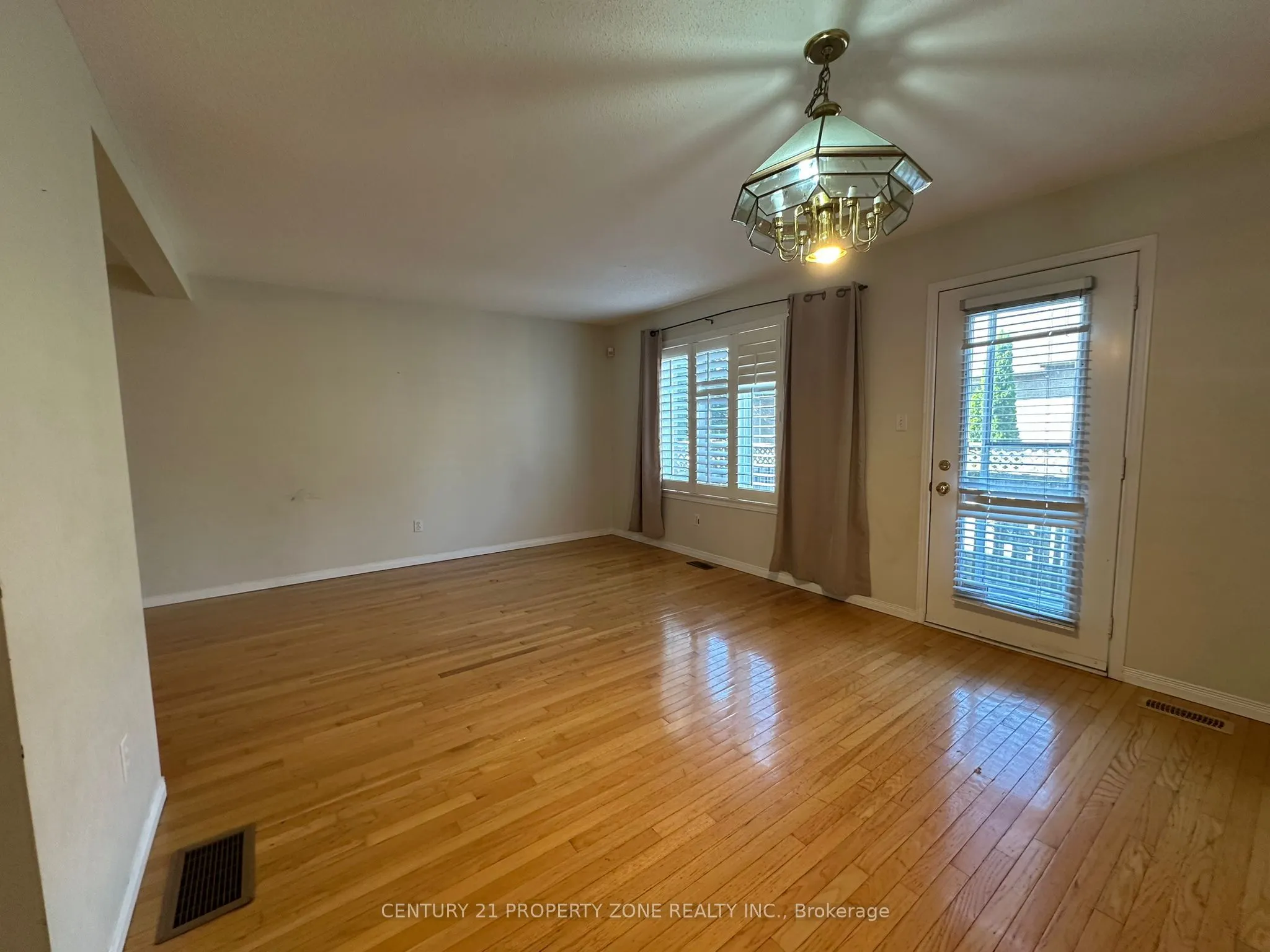 1889 Upper Wentworth Street, #35
