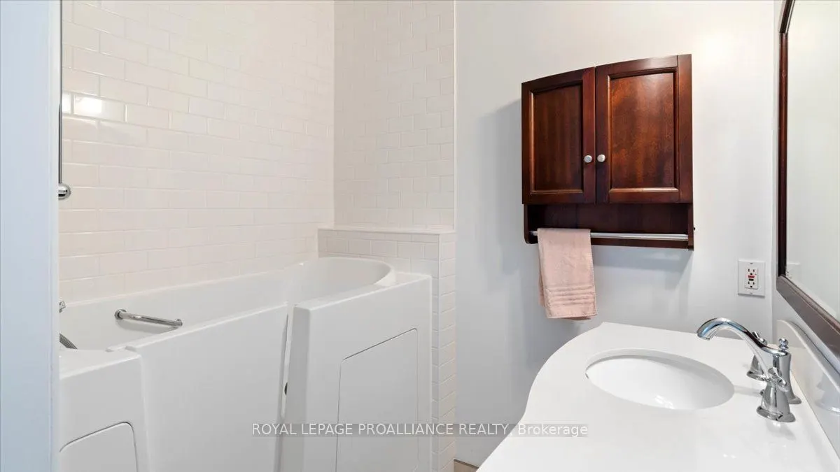 68 Inkerman Street W