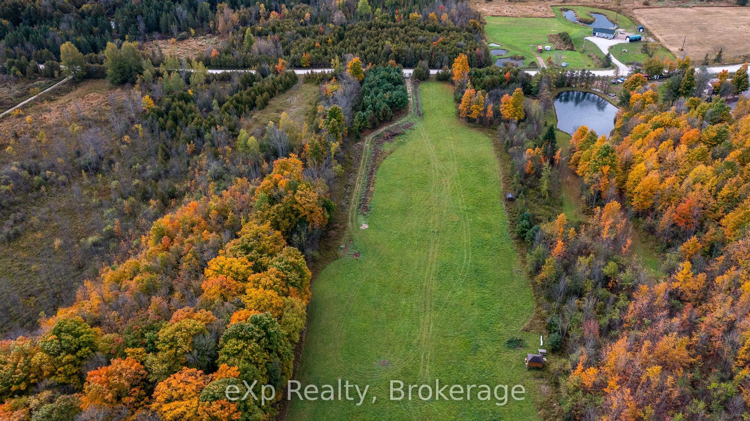 084482 6 Side Road