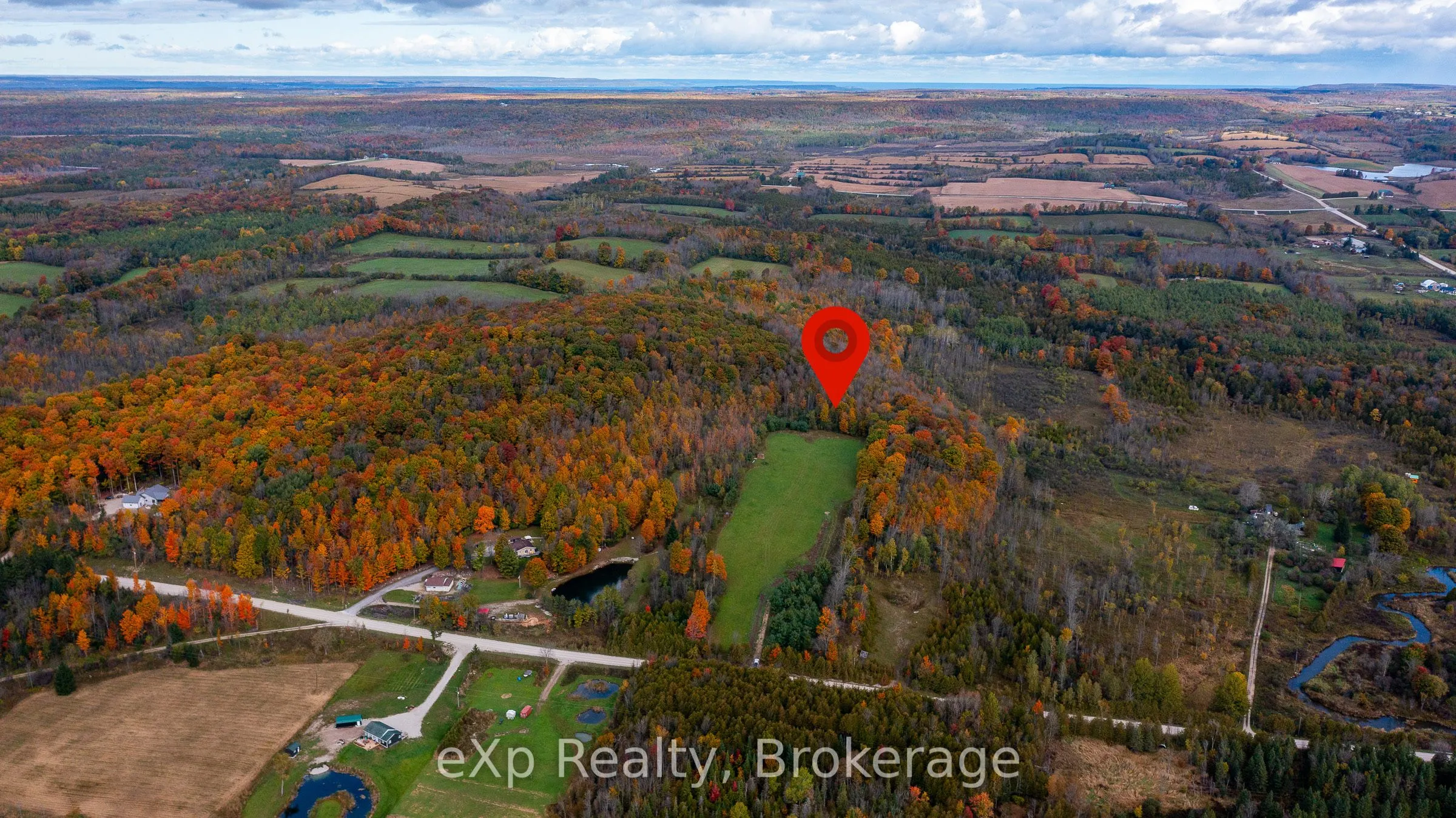 084482 6 Side Road