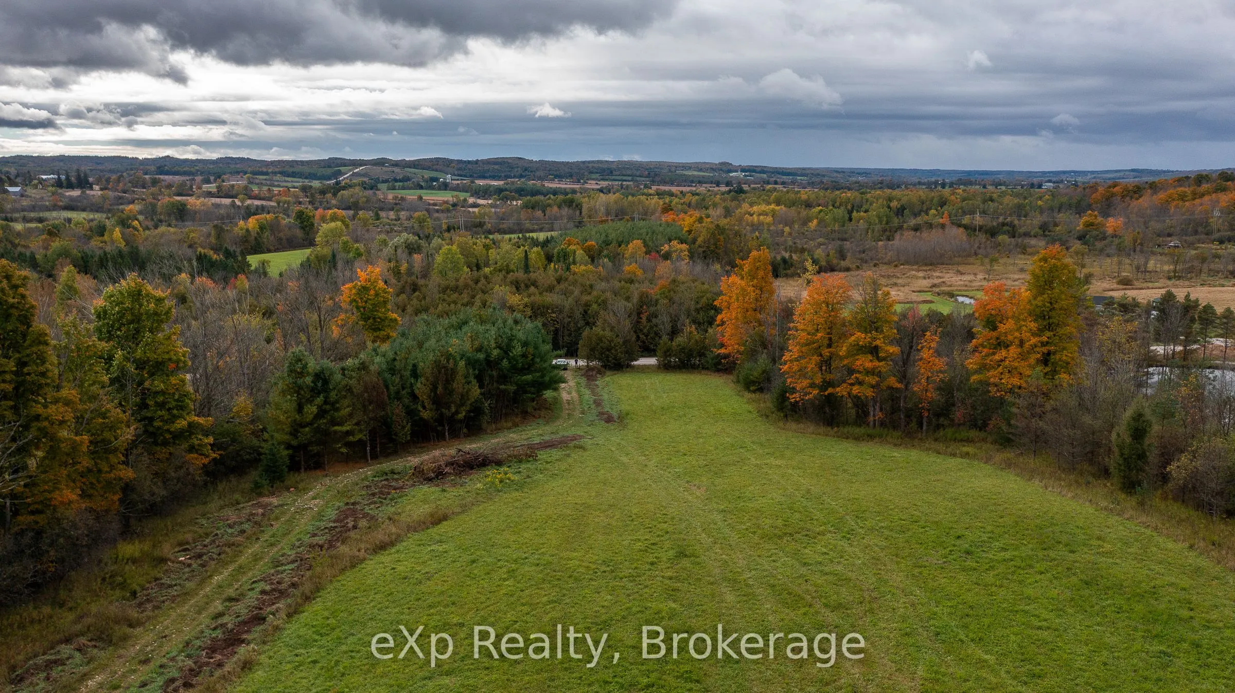 084482 6 Side Road
