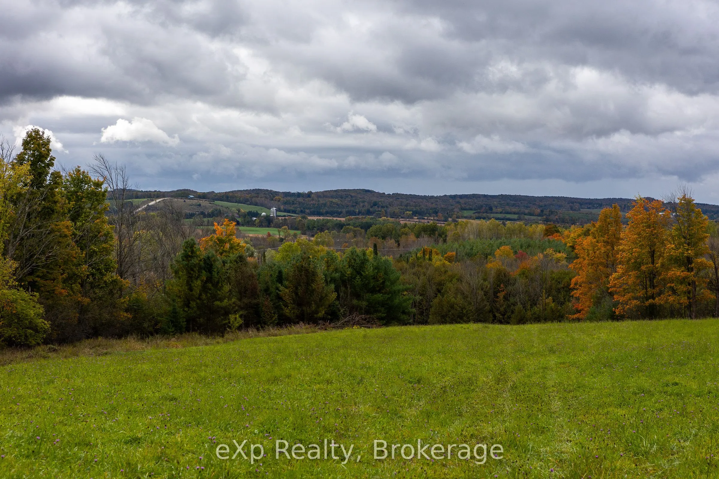 084482 6 Side Road