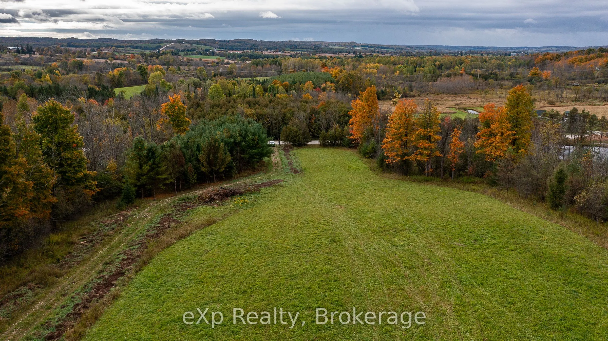 084482 6 Side Road
