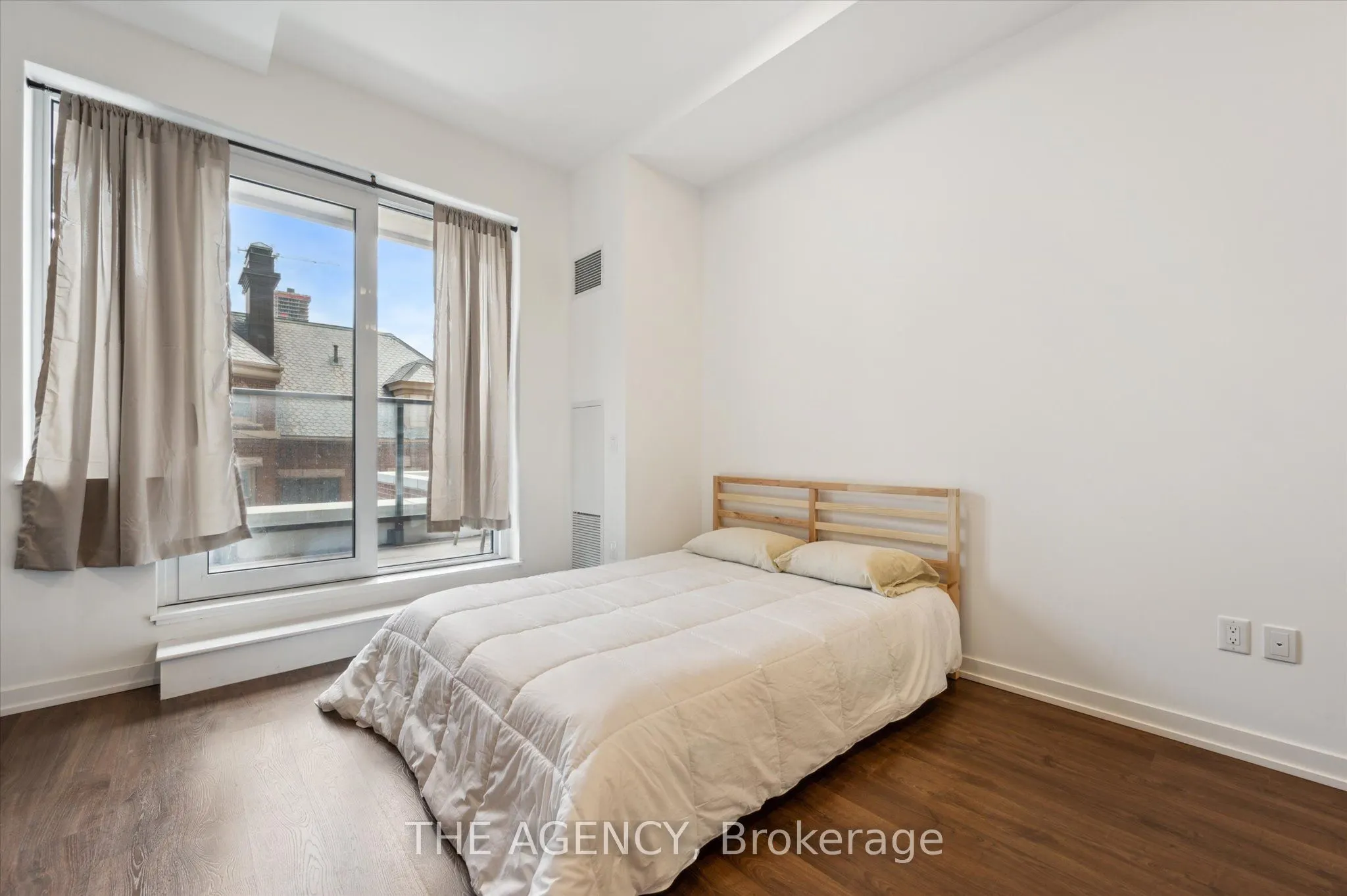 5 WELLINGTON Street S, #209
