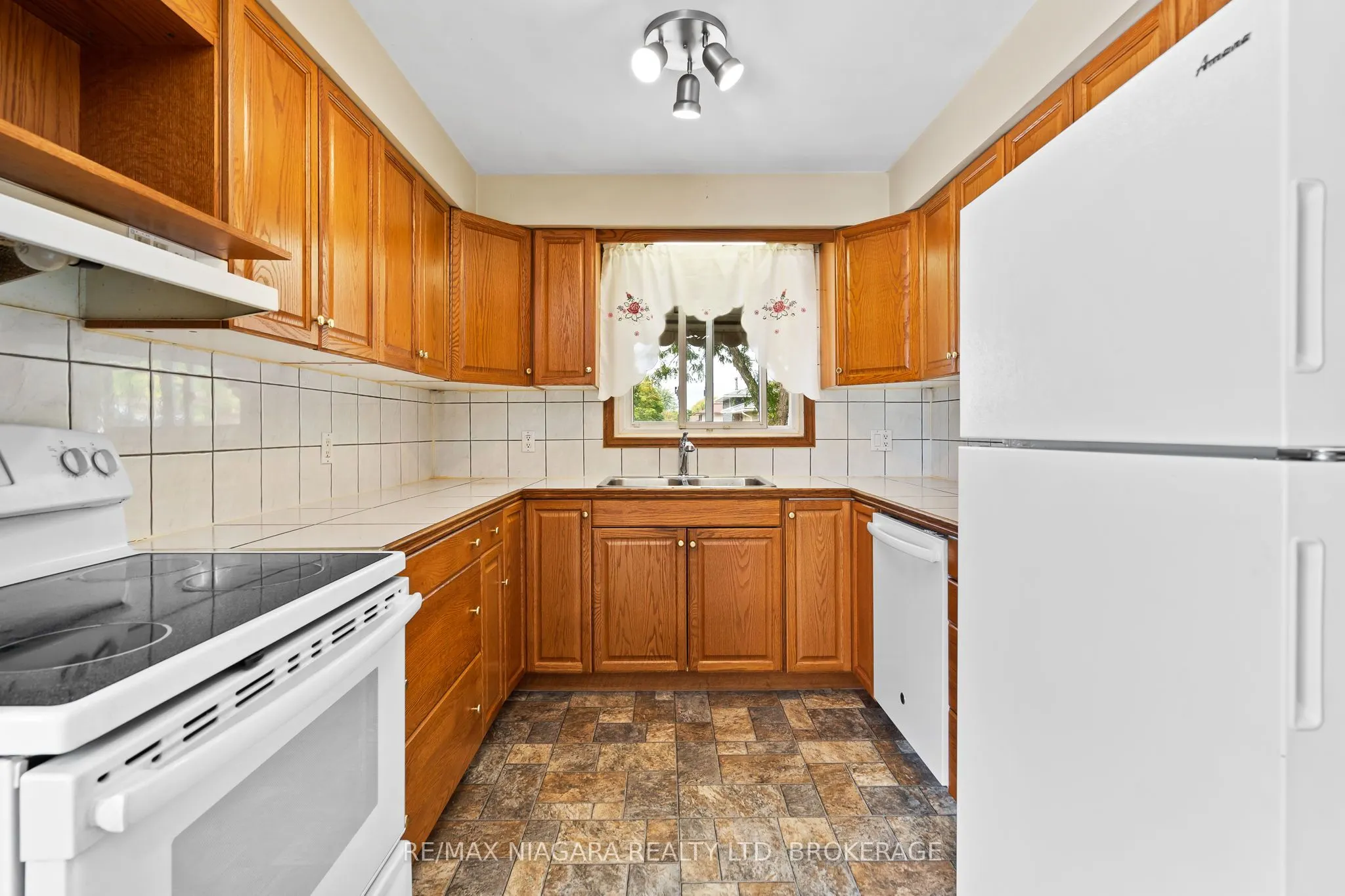 7402 Sunhaven Drive