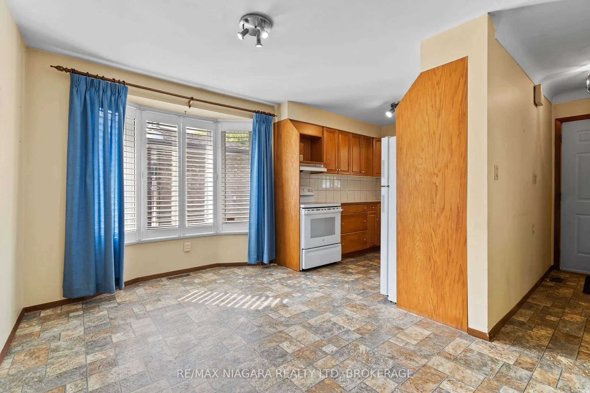 7402 Sunhaven Drive