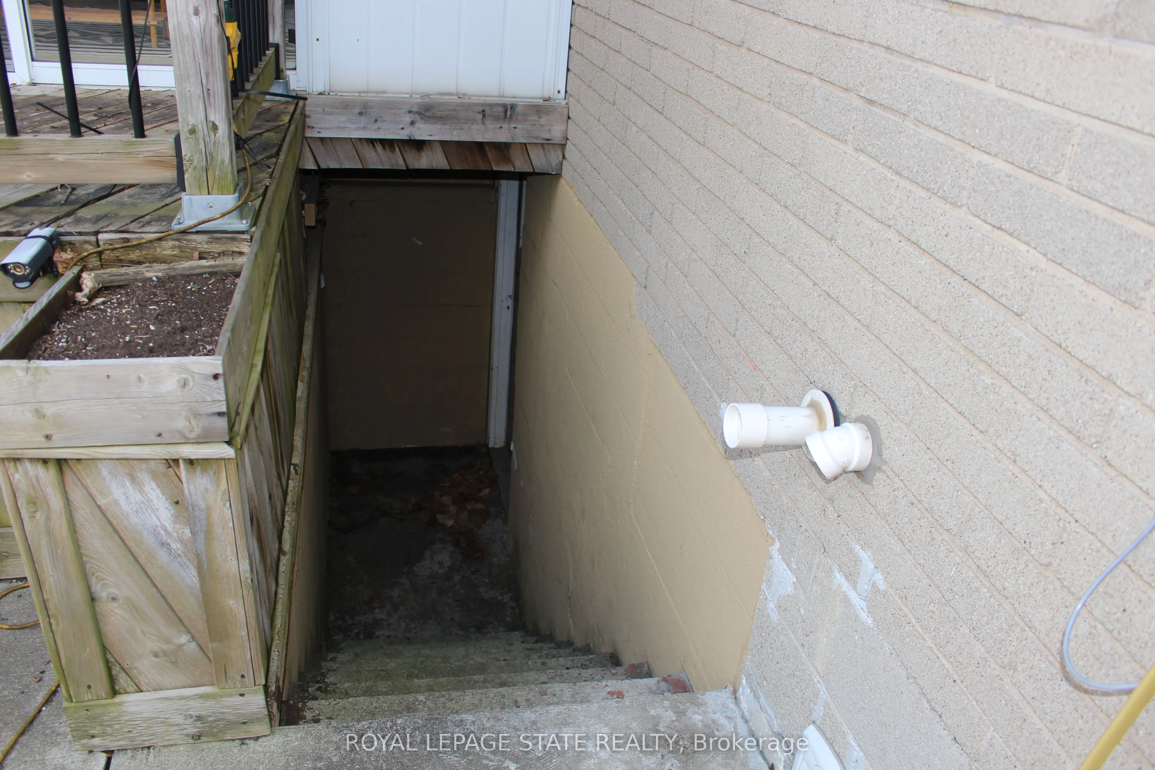 2112 Upper James Street