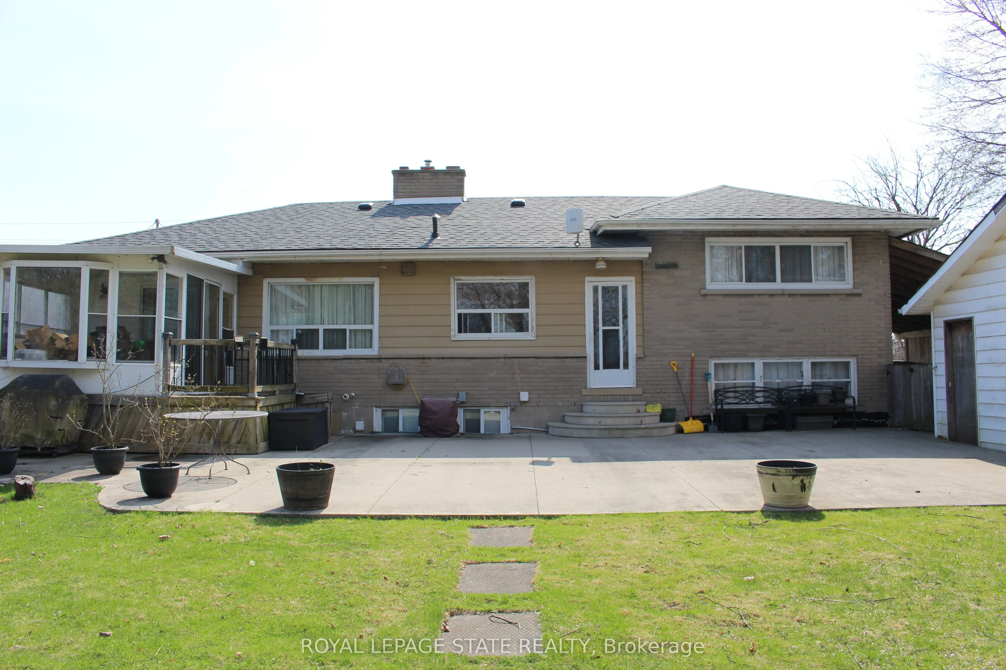 2112 Upper James Street