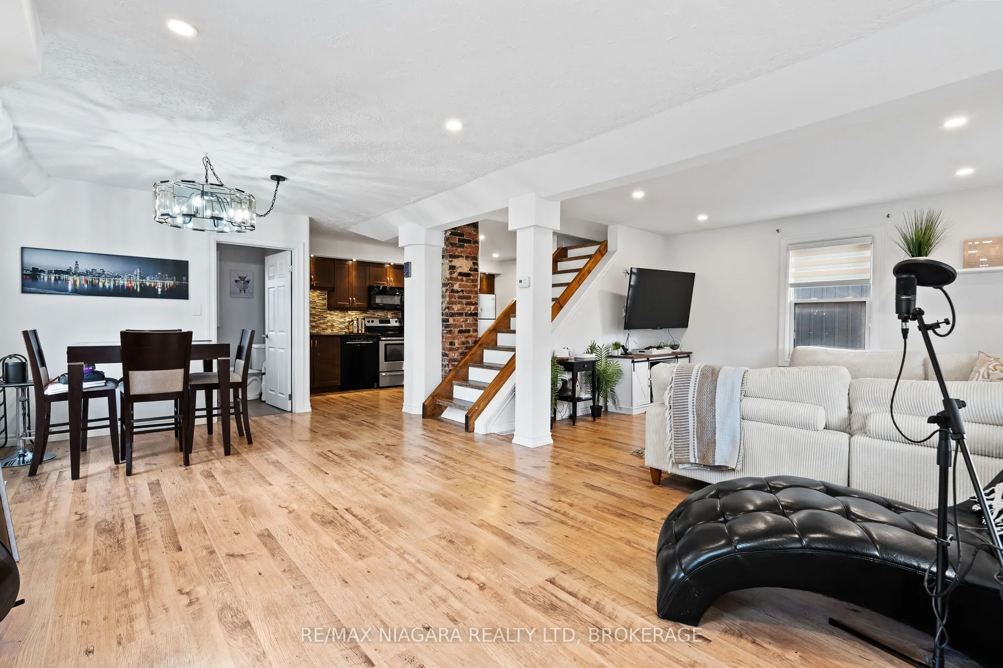 5690 HIGHLAND Avenue