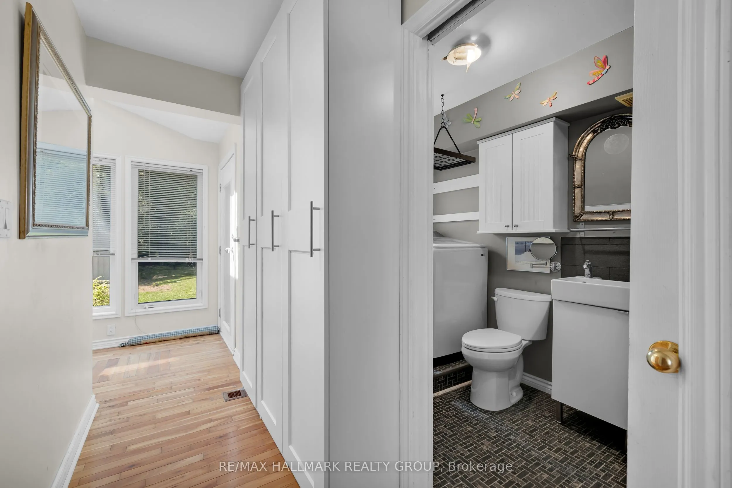 2860 Barlow Crescent
