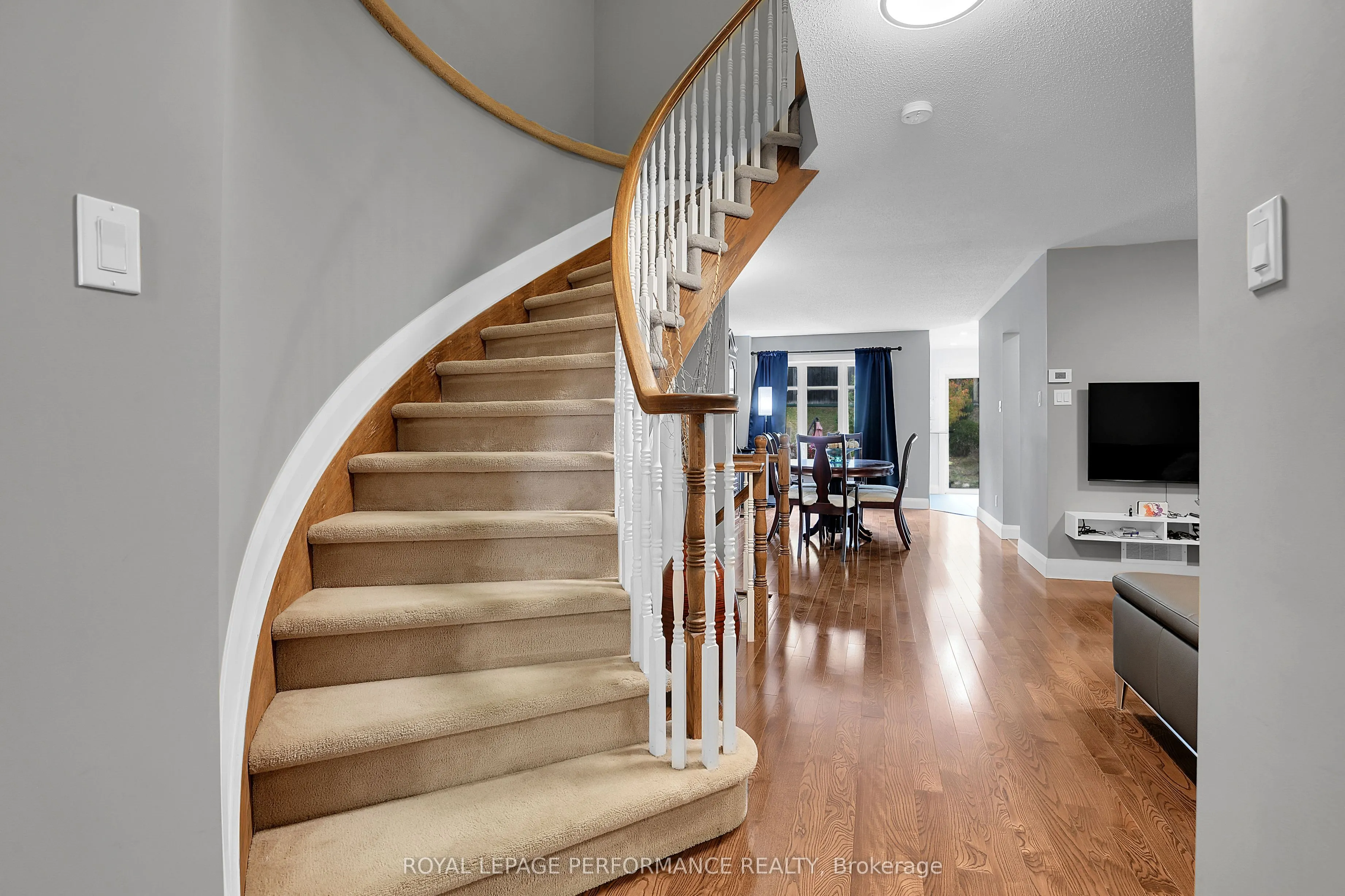 161 Duntroon Circle S
