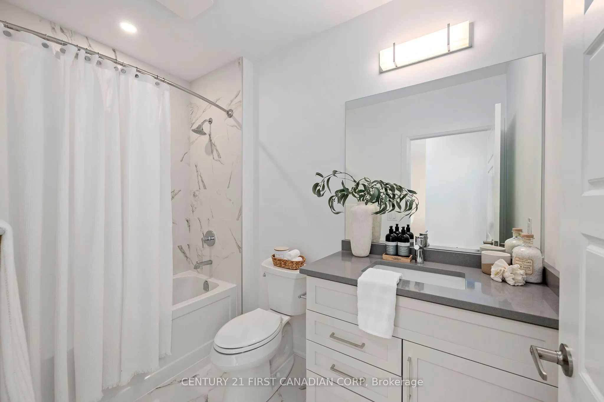 1560 Upper West Avenue, #308