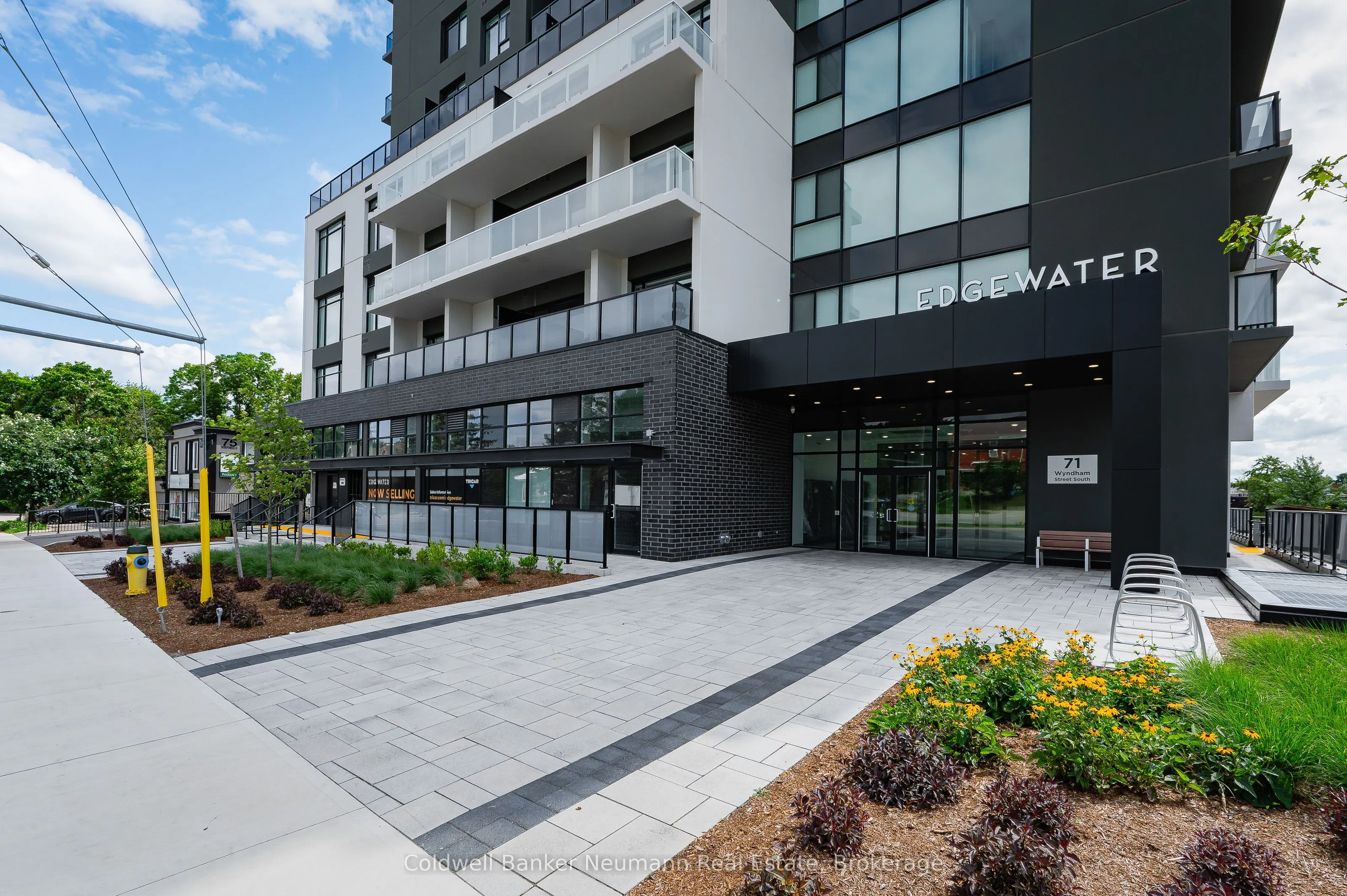 71 Wyndham Street S, #209