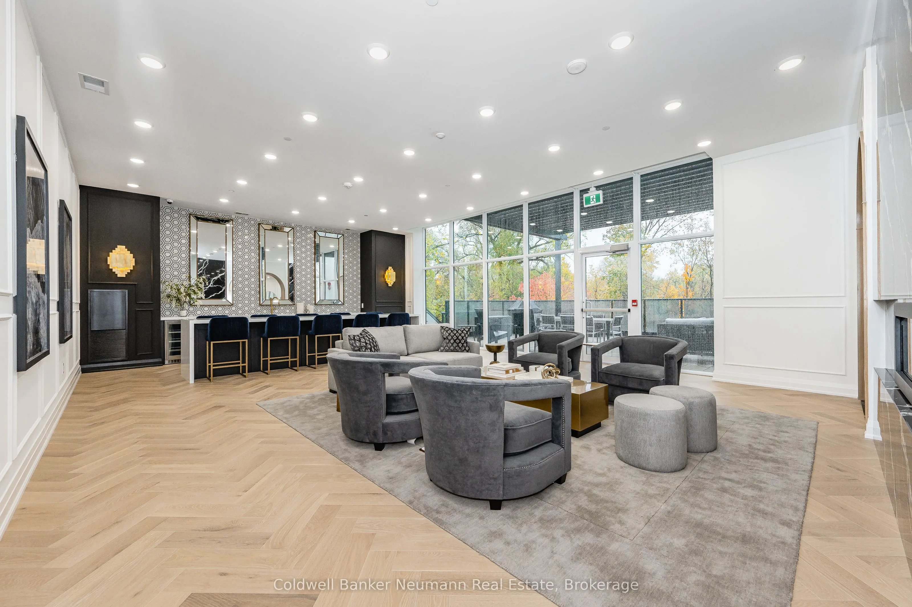 71 Wyndham Street S, #209
