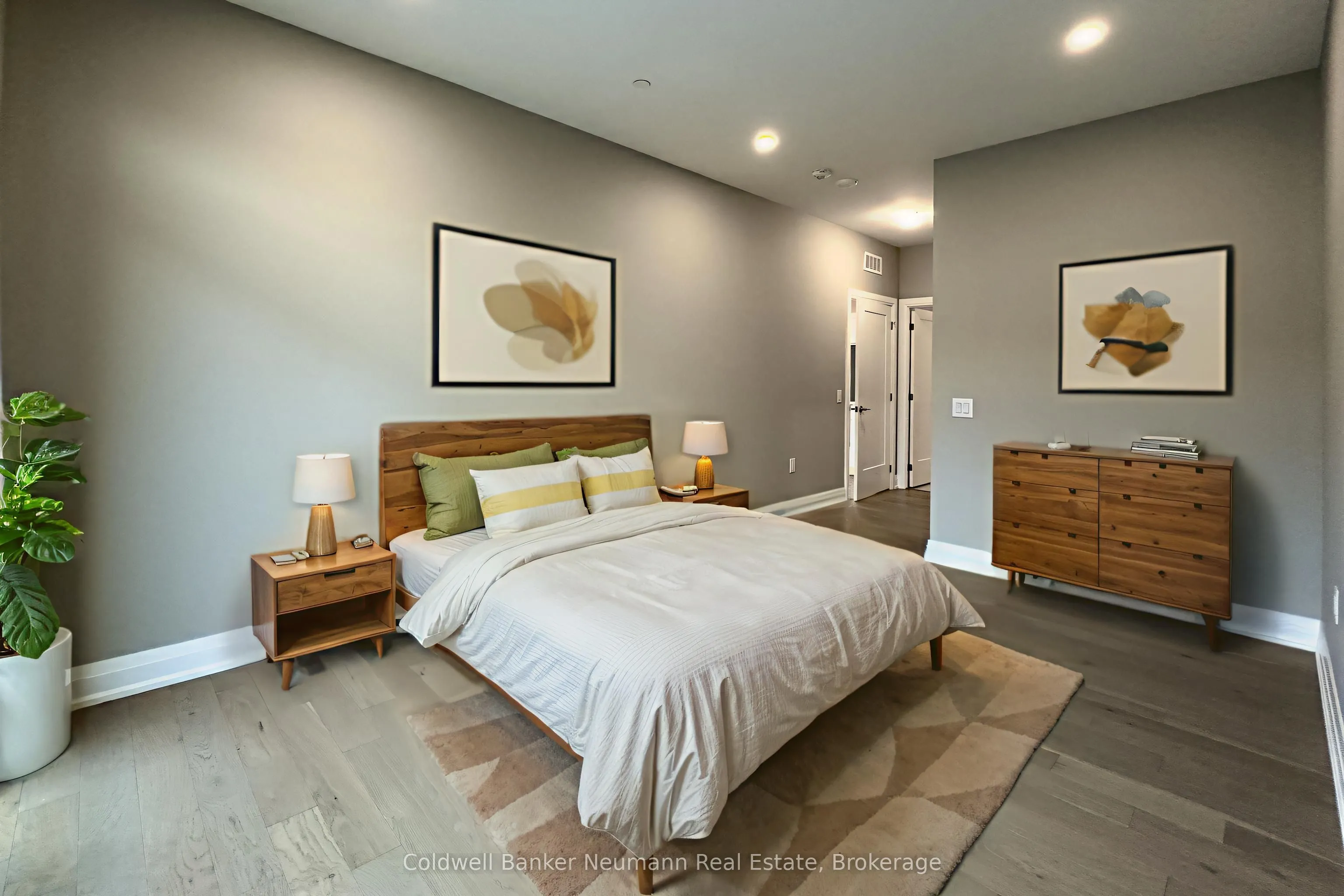 71 Wyndham Street S, #209