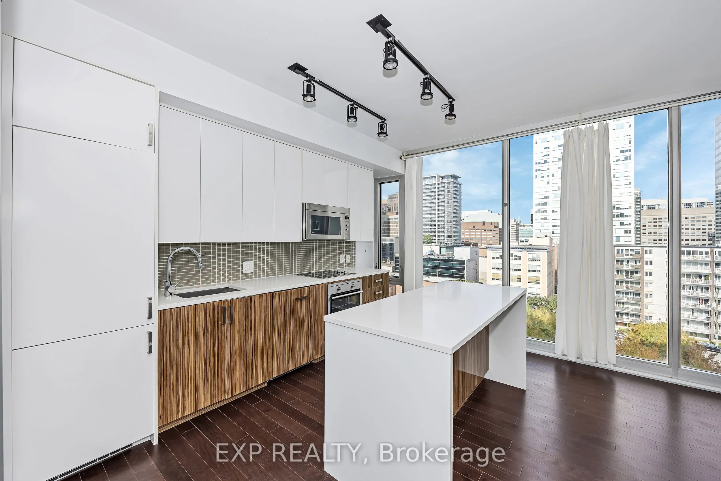 300 Lisgar Street, #812