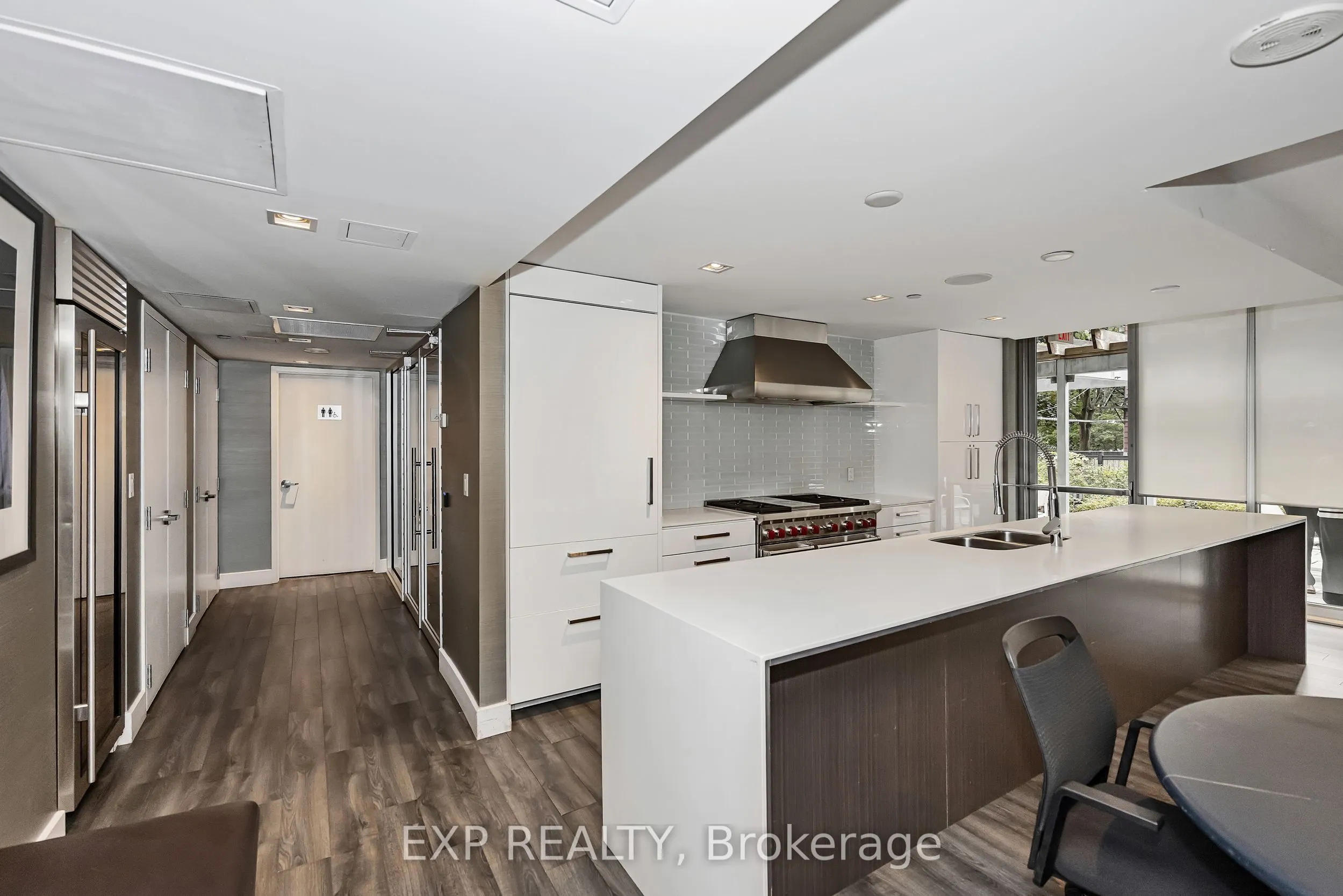 300 Lisgar Street, #812
